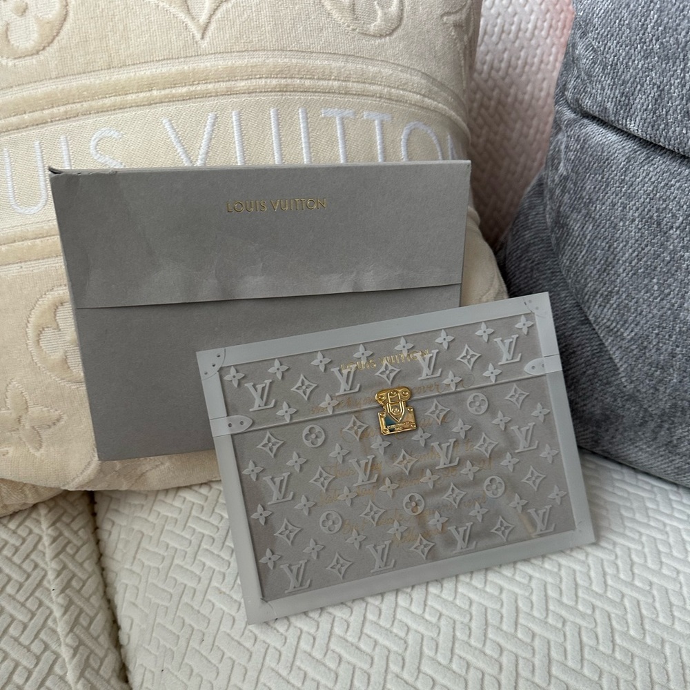 Plexiglass and cardboard Louis Vuitton to a Savoire fair in Hollywood in 2021